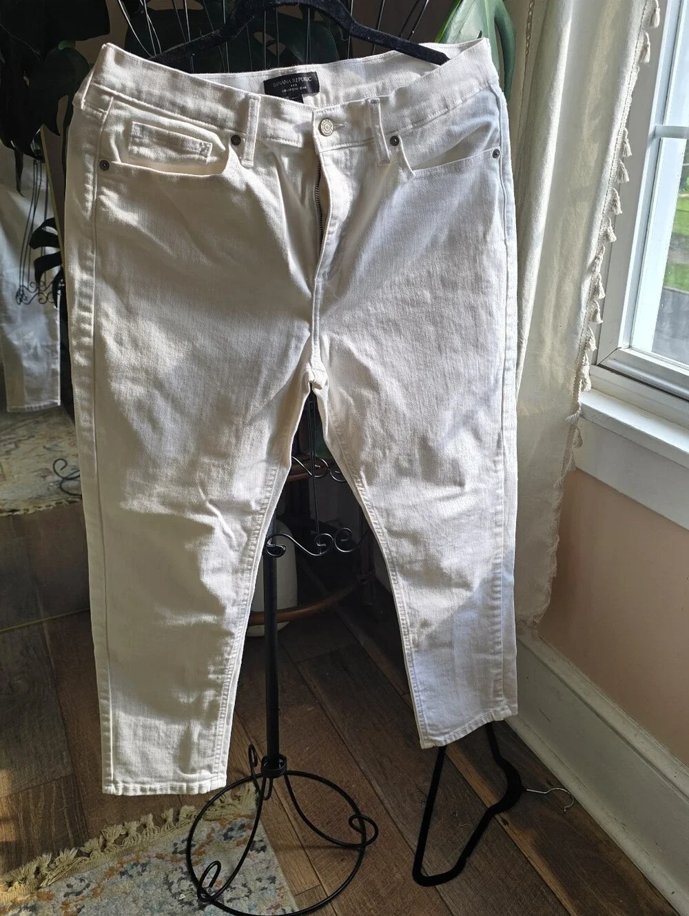 ✨ Banana Republic Washwell White Girlfriend Jeans | Size 31 / 12 Petite | Good ✨